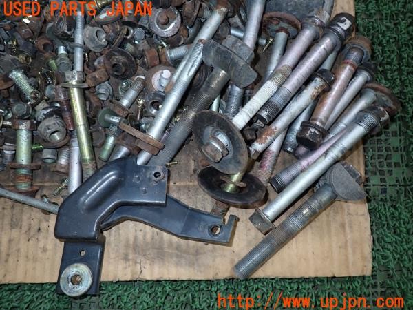 3UPJ=9230860720]ランクル100(UZJ100W)前期 ネジ・ナット・ステー類 セット ジャンク_3