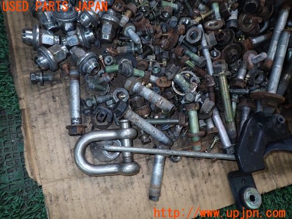 3UPJ=9230860720]ランクル100(UZJ100W)前期 ネジ・ナット・ステー類 セット ジャンク_4