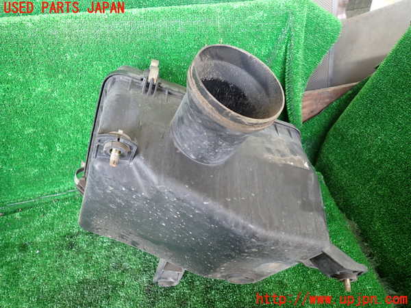 1UPJ-9230862560]ランクル100系(UZJ100W)エアクリーナーボックス 中古_2