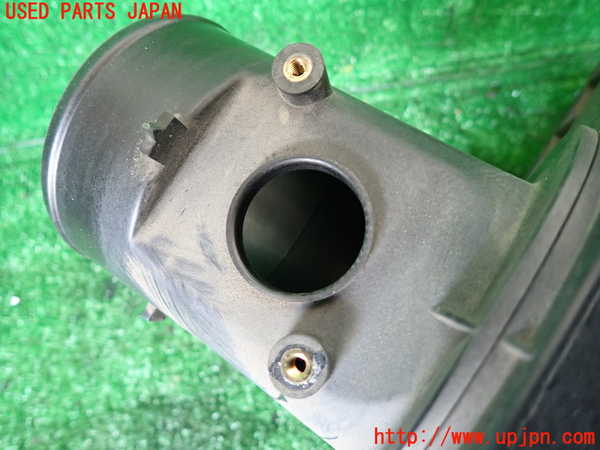 1UPJ-9230862560]ランクル100系(UZJ100W)エアクリーナーボックス 中古_3