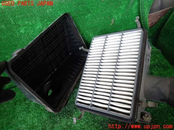 1UPJ-9230862560]ランクル100系(UZJ100W)エアクリーナーボックス 中古_4
