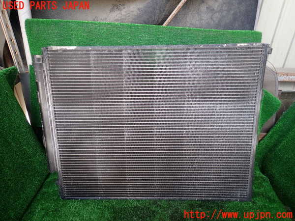 1UPJ-9230866031]ランクル100系(UZJ100W)エアコンコンデンサー1 中古_2