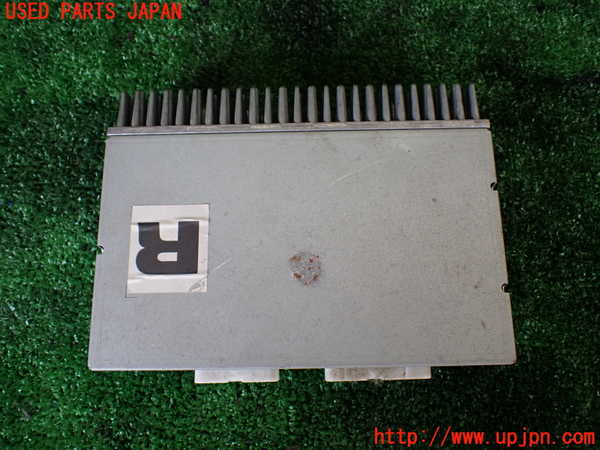 1UPJ-9230866525]ランクル100系(UZJ100W)アンプ 中古_3