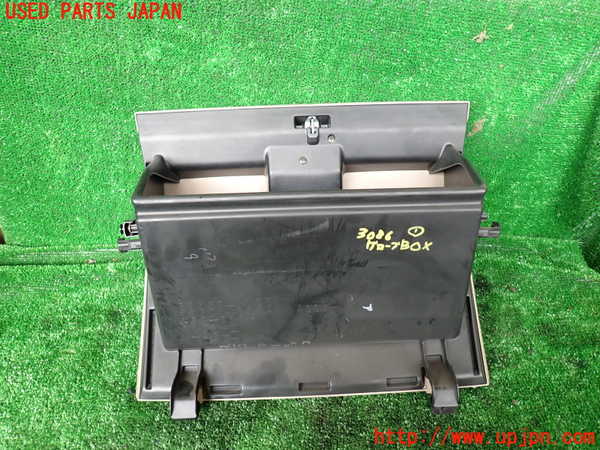 1UPJ-9230867516]ランクル100系(UZJ100W)グローブボックス1 中古_4