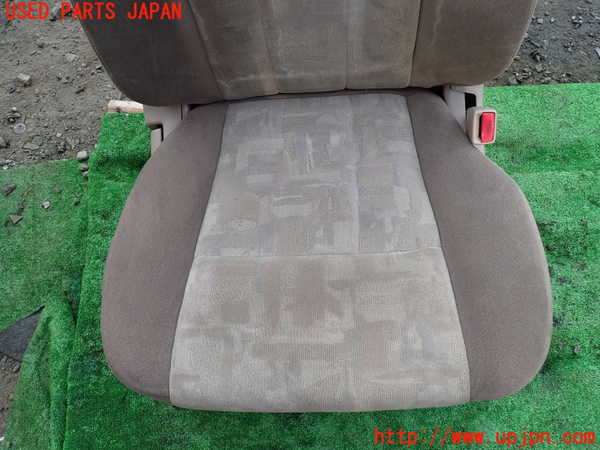 1UPJ-9230867035]ランクル100系(UZJ100W)運転席シート 中古_3