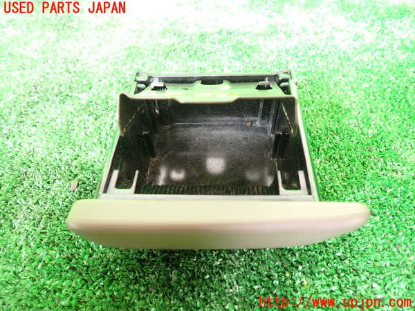 1UPJ-9230867821]ランクル100系(UZJ100W)灰皿1 中古_2