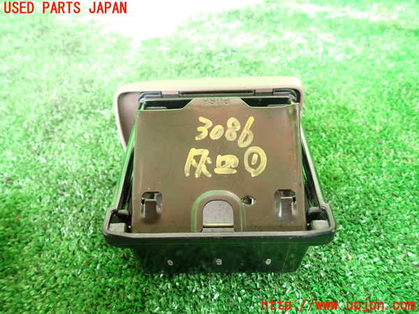 1UPJ-9230867821]ランクル100系(UZJ100W)灰皿1 中古_3
