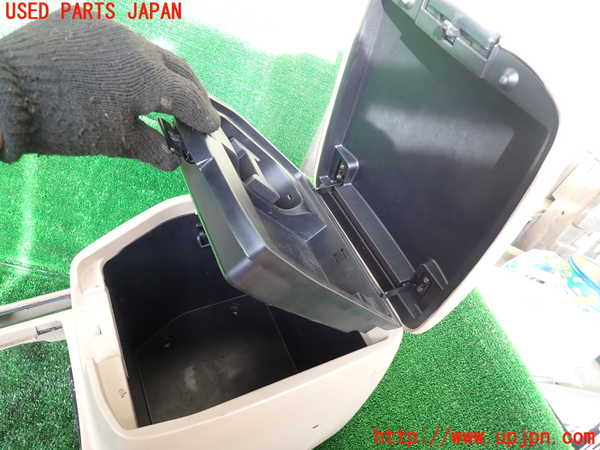 1UPJ-9230867540]ランクル100系(UZJ100W)センターコンソール 中古_2