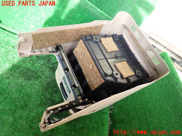 1UPJ-9230867540]ランクル100系(UZJ100W)センターコンソール 中古_4