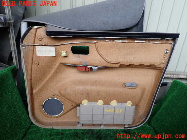 1UPJ-9230861264]ランクル100系(UZJ100W)左前ドア内張り 中古_4