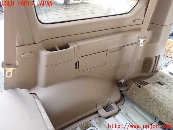 1UPJ-9230867675]ランクル100系(UZJ100W)右リアピラートリム 中古_3