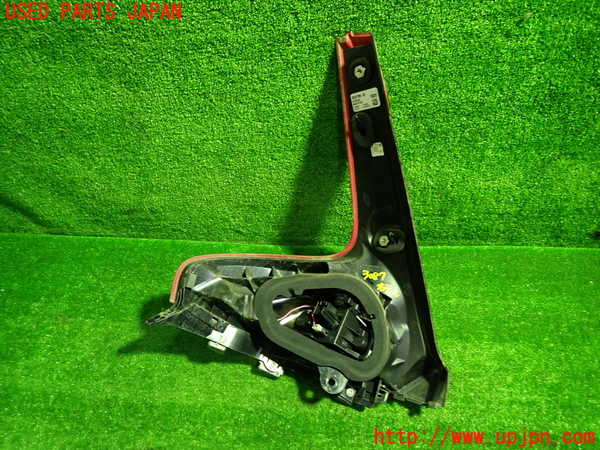1UPJ-9230871530]ボルボ・V40(MB4154T)右テールランプ 中古_4