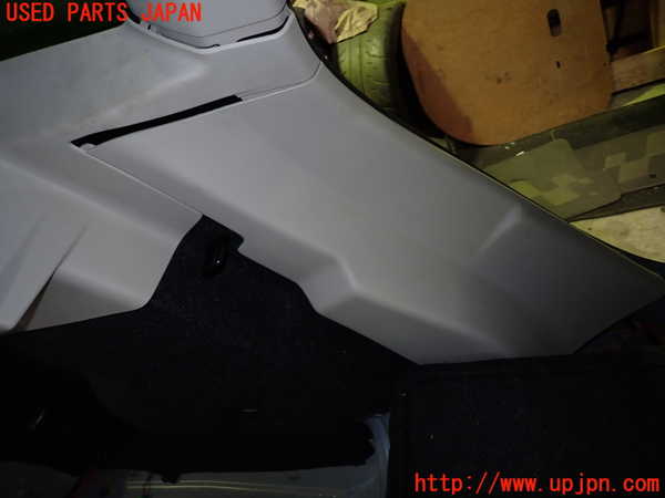 1UPJ-9230877680]ボルボ・V40(MB4154T)左リアピラートリム 中古_4