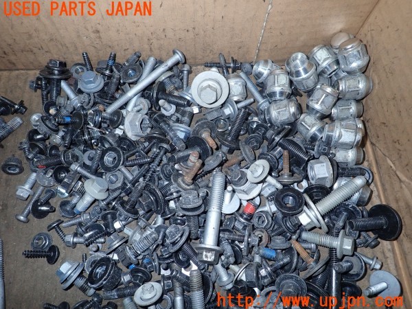 3UPJ=9230890720]ボルボ V40(MD4204T)ネジ・ナット・ステー類 セット ジャンク_4
