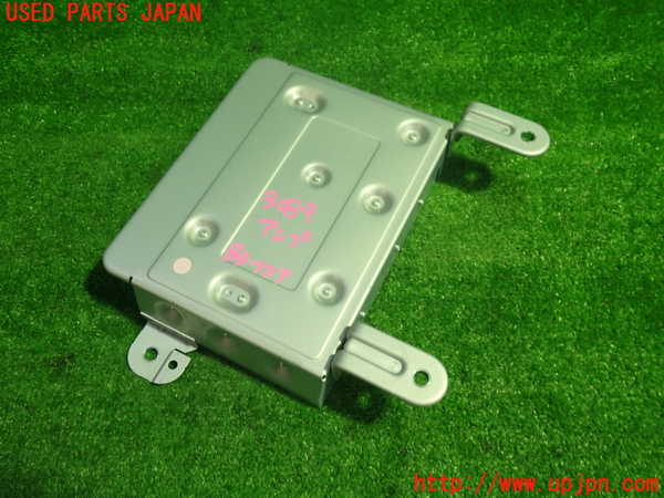1UPJ-9230896525]ボルボ・V40(MD4204T)アンプ 中古_3