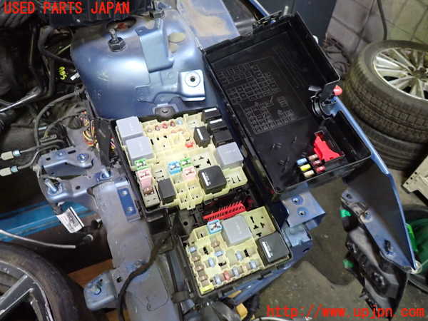 1UPJ-9230896741]ボルボ・V40(MD4204T)ヒューズボックス1 中古_2