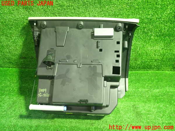 1UPJ-9230897516]ボルボ・V40(MD4204T)グローブボックス1 中古_3