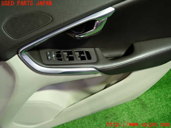 1UPJ-9230891234]ボルボ・V40(MD4204T)右前ドア内張り 中古_2