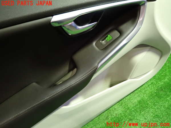 1UPJ-9230891264]ボルボ・V40(MD4204T)左前ドア内張り 中古_2