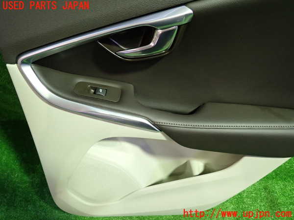 1UPJ-9230891294]ボルボ・V40(MD4204T)右後ドア内張り 中古_2
