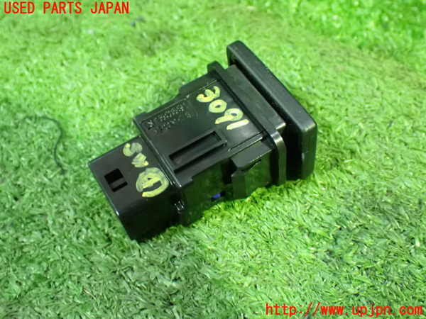 1UPJ-9230916309]エスティマハイブリッド(AHR20W)スイッチ4(車両接近警告音OFF) 中古_2