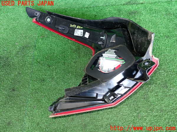 2UPJ-9230921530]ボルボ・V60 クロスカントリー(FD4204T)右テールランプ 中古_2