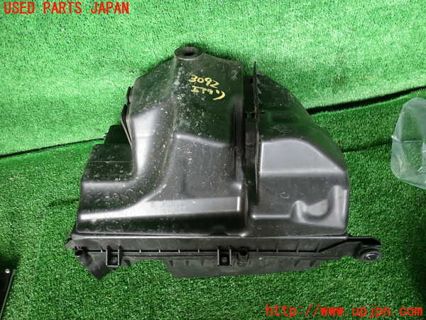 2UPJ-9230922560]ボルボ・V60 クロスカントリー(FD4204T)エアクリーナーボックス 中古_4