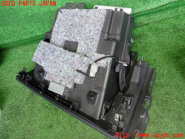 2UPJ-9230927516]ボルボ・V60 クロスカントリー(FD4204T)グローブボックス1 中古_2