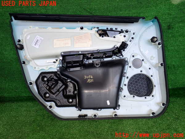 2UPJ-9230921234]ボルボ・V60 クロスカントリー(FD4204T)右前ドア内張り 中古_3