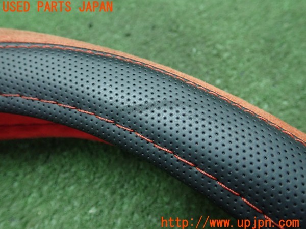 3UPJ=9230930001]レヴォーグ 1.6 STI Sport EyeSight(VM4 F型)後期 MOMO モモ COMFORT MICROFIBER 37×8.2 ハンドルカバー  中古_5