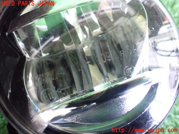 2UPJ-9230931180]レヴォーグ(VM4)右フォグ 中古_3