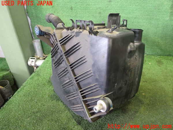 2UPJ-9230952560]BMW i3(1Z06)(I01)エアクリーナーボックス 中古_2