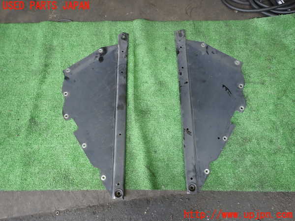 2UPJ-9230952170]BMW i3(1Z06)(I01)エンジンアンダーカバー 中古_2
