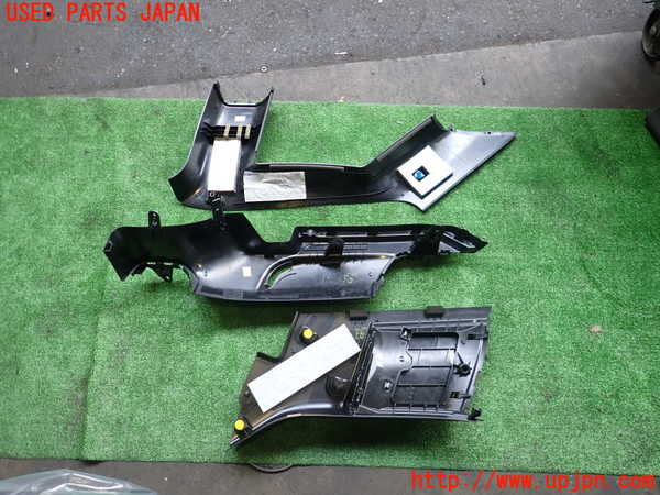 2UPJ-9230957675]BMW i3(1Z06)(I01)右リアピラートリム 中古_2
