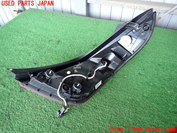 2UPJ-9230971536]ジャガー・XJ(J12LA)左テールランプ 中古_4