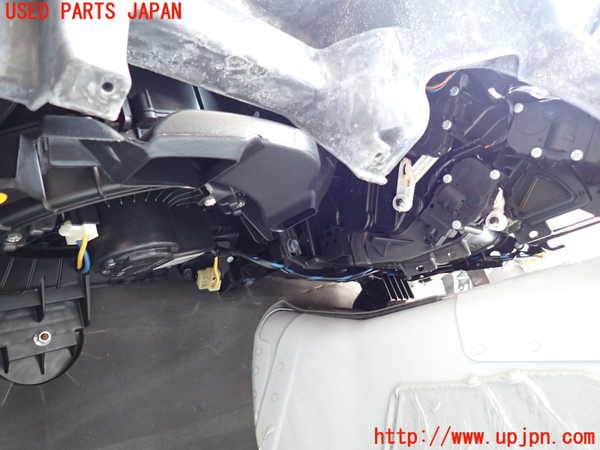 2UPJ-9230976081]ジャガー・XJ(J12LA)エバポレーター1 中古_2