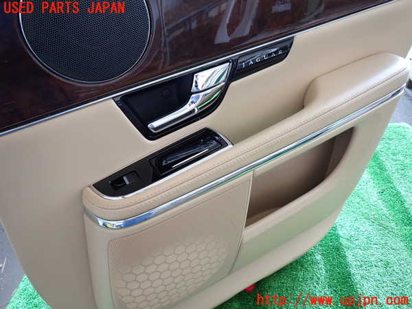 2UPJ-9230971294]ジャガー・XJ(J12LA)右後ドア内張り 中古_4