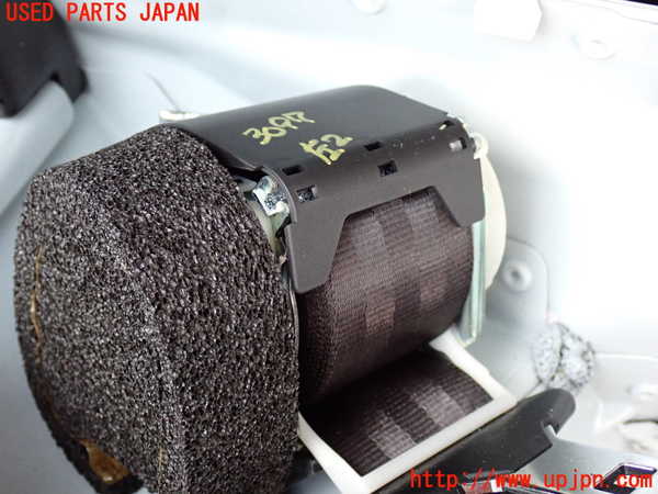 2UPJ-9230977185]ジャガー・XJ(J12LA)左2列目シートベルト 中古_2