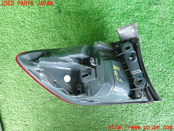 2UPJ-9230991530]BMW 320d ツーリング(8C20)右テールランプ 中古 (F31)_3