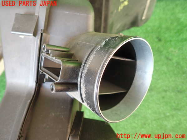 2UPJ-9230992560]BMW 320d ツーリング(8C20)エアクリーナーボックス 中古 (F31)_4