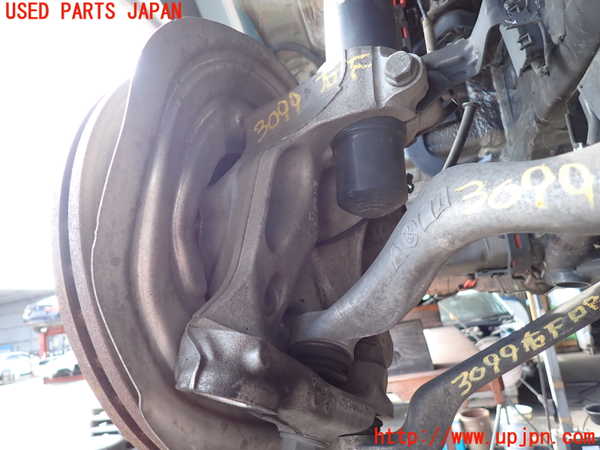 2UPJ-9230994290]BMW 320d ツーリング(8C20)右フロントナックルハブ 中古 (F31)_2