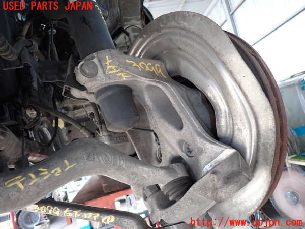 2UPJ-9230994295]BMW 320d ツーリング(8C20)左フロントナックルハブ 中古 (F31)_2