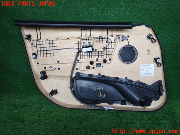 2UPJ-9230991234]BMW 320d ツーリング(8C20)右前ドア内張り 中古 (F31)_2
