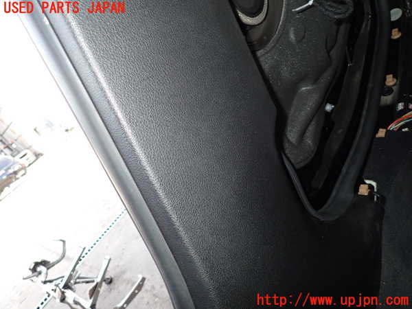 2UPJ-9230997665]BMW 320d ツーリング(8C20)右センターピラートリム 中古 (F31)_4
