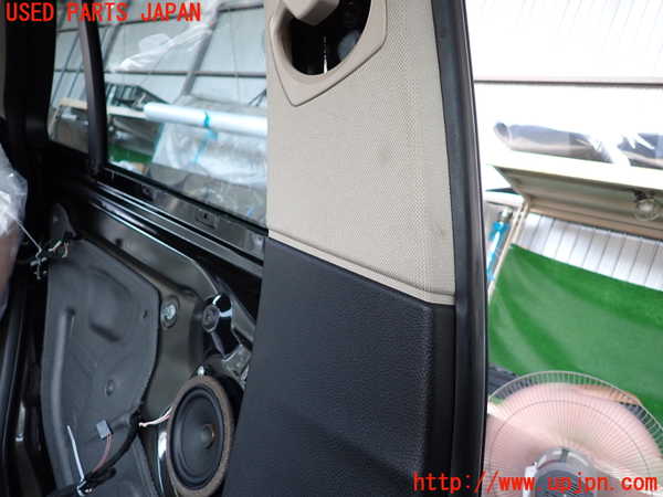 2UPJ-9230997670]BMW 320d ツーリング(8C20)左センターピラートリム 中古 (F31)_3
