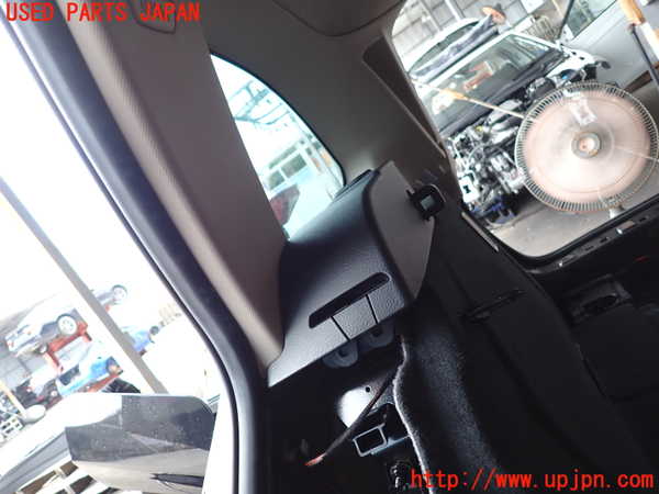 2UPJ-9230997675]BMW 320d ツーリング(8C20)右リアピラートリム 中古 (F31)_3