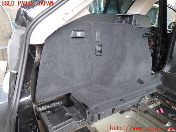2UPJ-9230997680]BMW 320d ツーリング(8C20)左リアピラートリム 中古 (F31)_5