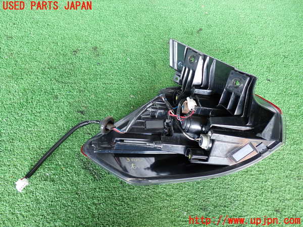 2UPJ-9231001530]エクストレイル(NT32)右テールランプ 中古_4