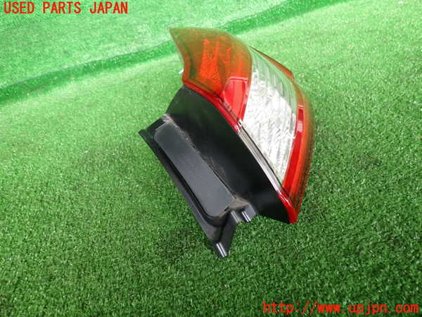 2UPJ-9231011530]マセラティ・ギブリ(MG30D)右テールランプ 中古_2