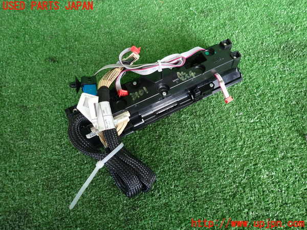 2UPJ-9231016066]マセラティ・ギブリ(MG30D)エアコンスイッチ1 中古_2